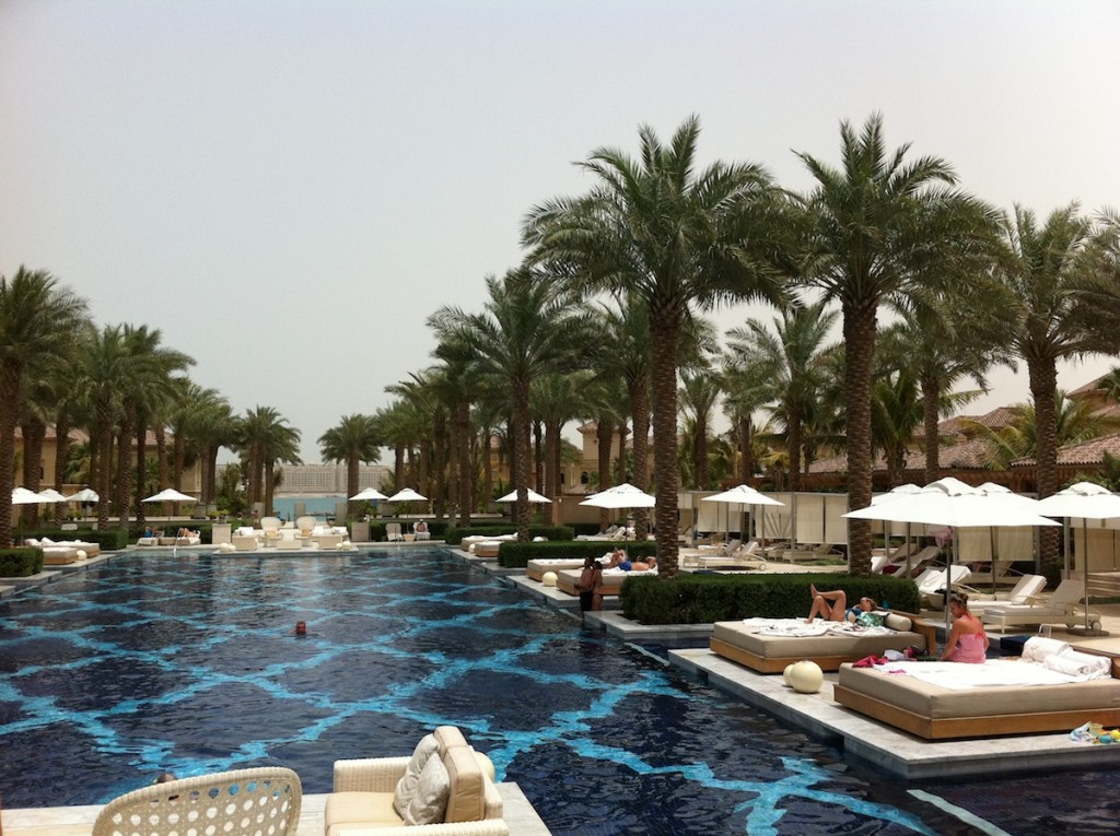 Dubai Jumeirah Arabische Emirate Ritz Carlton Strand Meer Luxus Blogger Germanblogger Travelblogger Reisen Urlaub Wärme Emirates