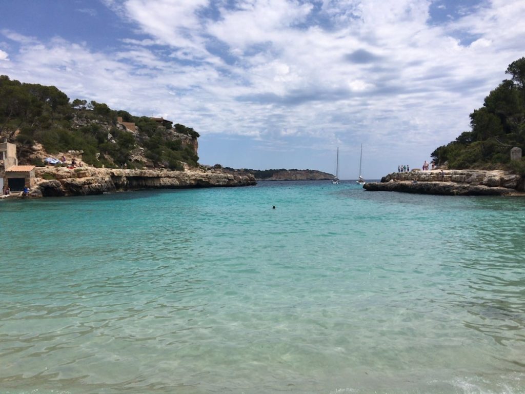 Cala Llombards - Südosten Mallorca - Buchten Mallorca - Strände Mallorca - Die schönsten Strände Mallorcas - Miss Phiaselle - Strand - Meer - Reiseblogger