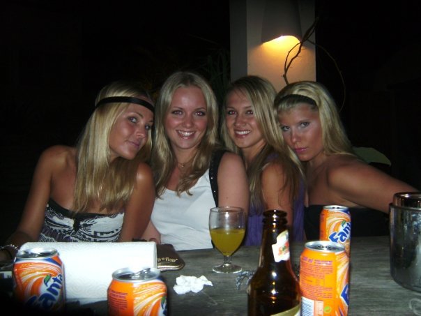 Ibiza - Mädels - Blondinen - Party - Feiern - Strand - Beach - Blondes - Mädels