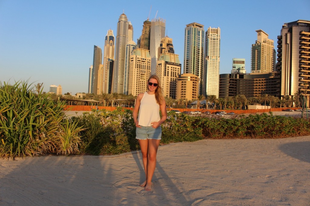 Golden Hour - www.miss-phiaselle.com - Sunset - Sonnenuntergang - Dubai - Marina Beach - Skyline - Ritz Carlton