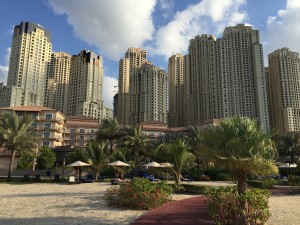 Ritz Carlton Dubai - www.miss-phiaselle.com - Dubai - Skyline - Garten - Poollandschaft - Urlaub