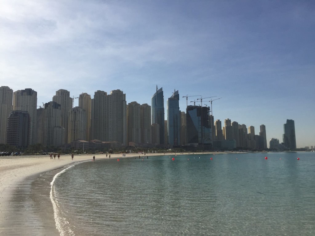 Dubai Marina Beach - www.miss-phiaselle.com - Strand - Dubai - Skyline - Meer