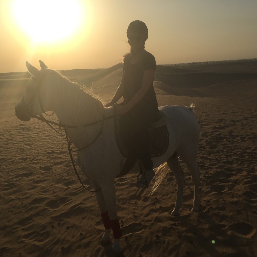 Horseback Riding - www.miss-phiaselle.com - Al Sahra Desert Resort - Sunset - Desert - Wüste - Reiten - Dubai - Bucket List