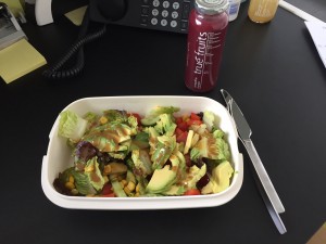 Detox - Mittagessen - Lunch - Office - Salat - Smoothie - True Fruits - Avocado