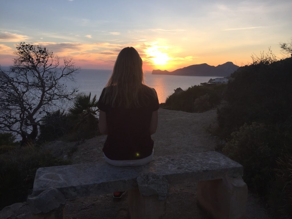 Sonnenuntergang Mallorca - Geheimtipps Mallorca - Miss Phiaselle - Port Andratx Sonnenuntergang - Meerblick Port Andratx - Der schönste Sonnenuntergang Mallorcas