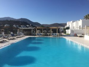 Paros Bay Hotel - Hoteltipp Paros - Hotel Paros - Geheimtipp Paros - Hotelzimmer mit Meerblick Paros - Parika Town - Miss Phiaselle - Kykladen - Pool - Griechenland - Reiseblog