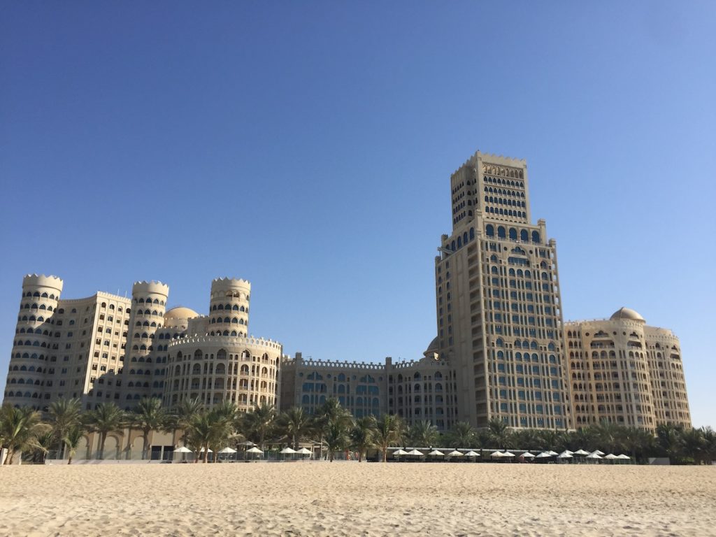 Waldorf Astoria Ras Al Khaimah - Ras Al Khaimah - Vereinigte Arabische Emirate - UAE - Dubai - RAK - Strand - Reiseziele im November - Sonne im November - Strandtage im November - Badeziele November - Reiseblog - Reiseblogger