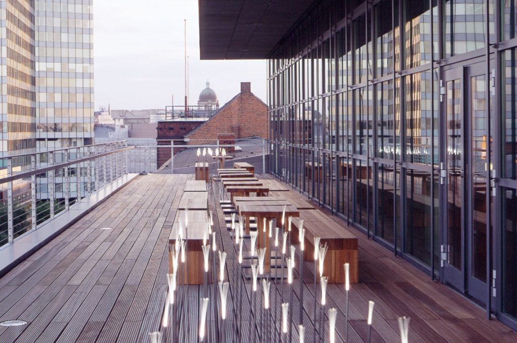 Rooftopbars in Hamburg-Dachterrassen in Hamburg-Bars mit Ausblick Hamburg-Side Hotel Hamburg