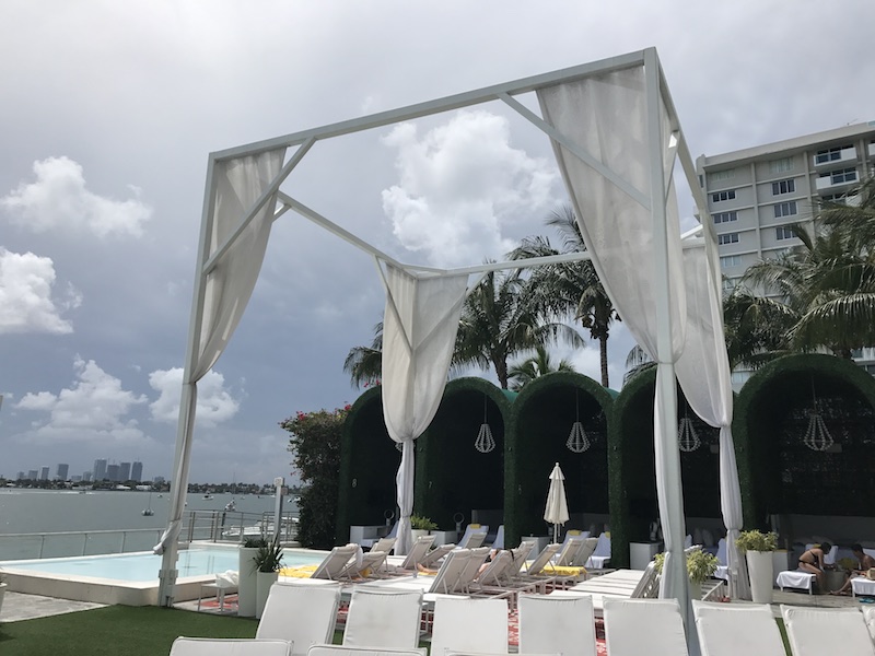 L´TUR Last Minute Sommerurlaub-Miami-Miami Skyline-Last Minute Urlaub-L´TUR-Miami Beach-Sonnenuntergang Miami-Mondrian Miami Beach