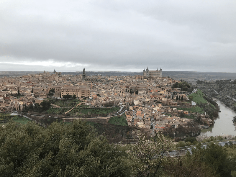 Toledo---Weltkulturerbe-Spanien-Aussicht-auf-Toledo