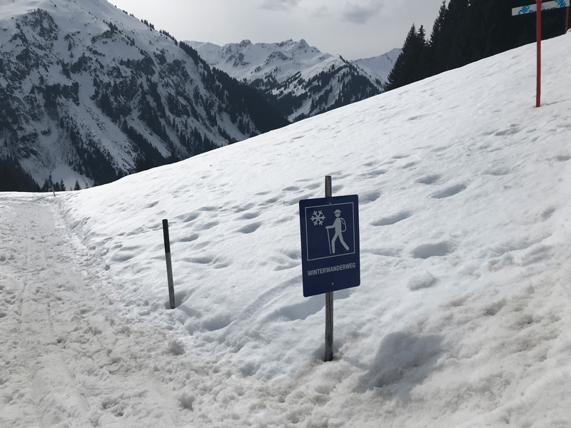 Winterwandern-im-Kleinwalsertal-Oberer-Hoehenweg-Hirschegg-bis-Baad