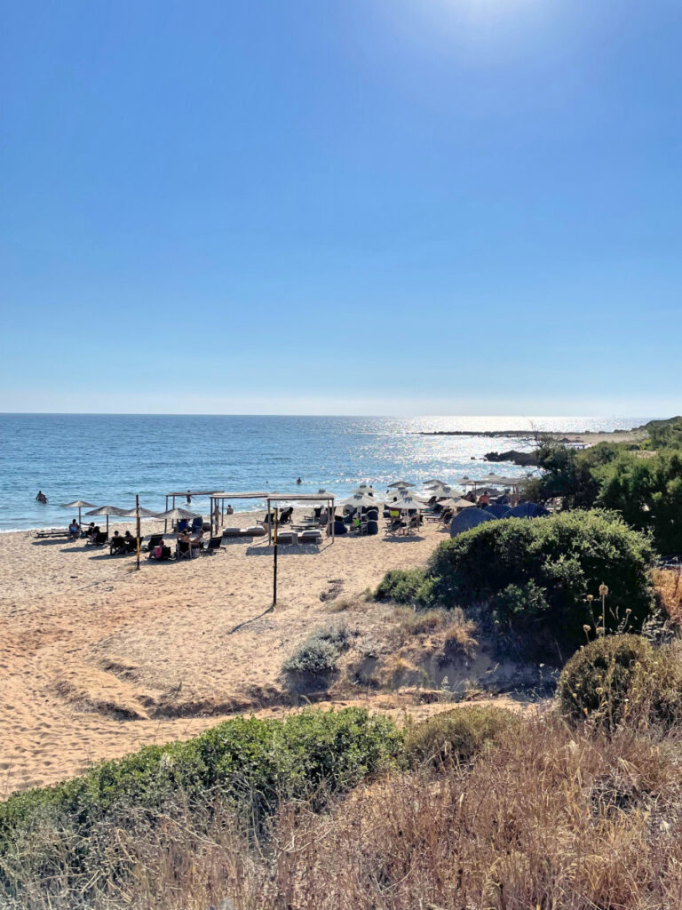 Halbinsel Peloponnes Geheimtipps - besten Beach Clubs in Griechenland - Kookonari Beach